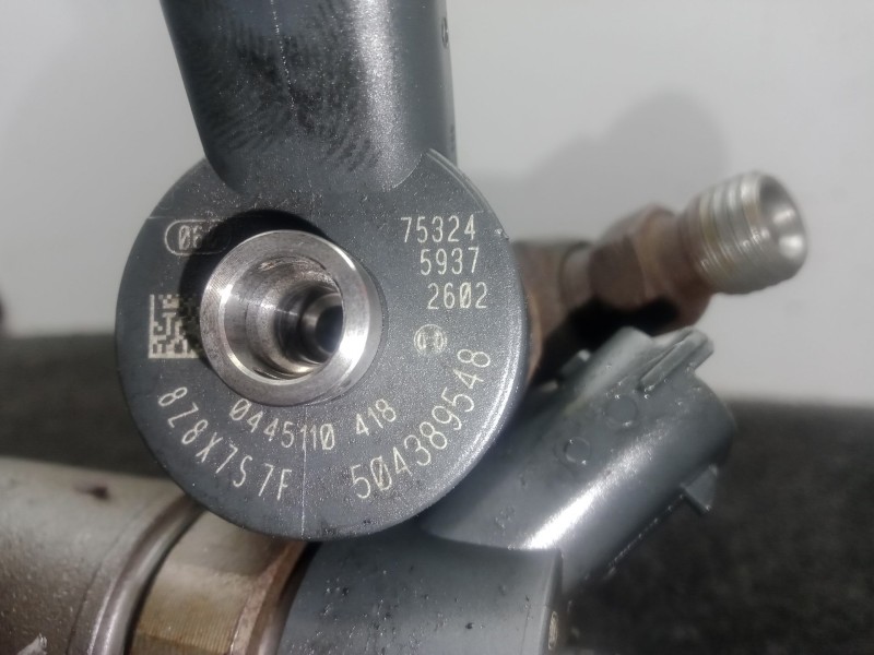 Recambio de inyector para iveco daily vi furgoneta 33s12, 35s12, 35c12 referencia OEM IAM 0445110418 - 504389548  BOSCH