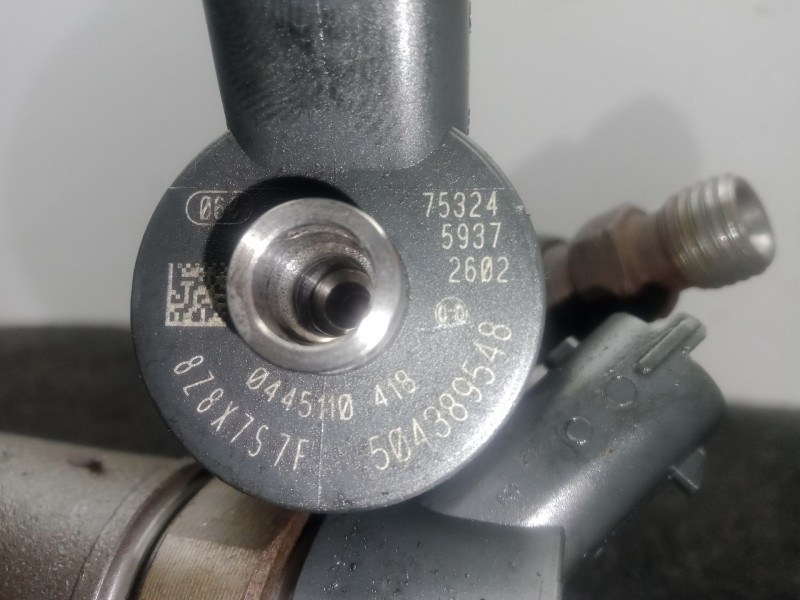 Recambio de inyector para iveco daily vi furgoneta 33s12, 35s12, 35c12 referencia OEM IAM 0445110418 - 504389548  BOSCH