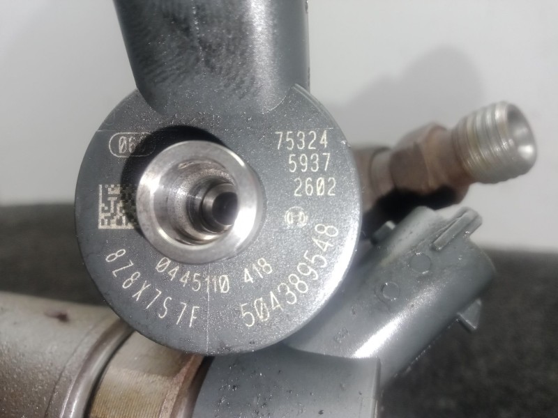 Recambio de inyector para iveco daily vi furgoneta 33s12, 35s12, 35c12 referencia OEM IAM 0445110418 - 504389548  BOSCH