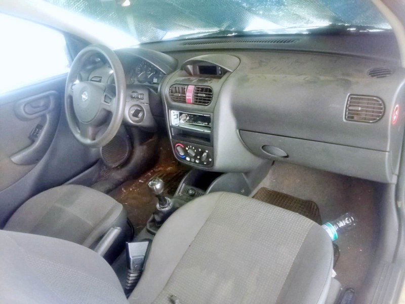 opel corsa c (x01) del año 2004