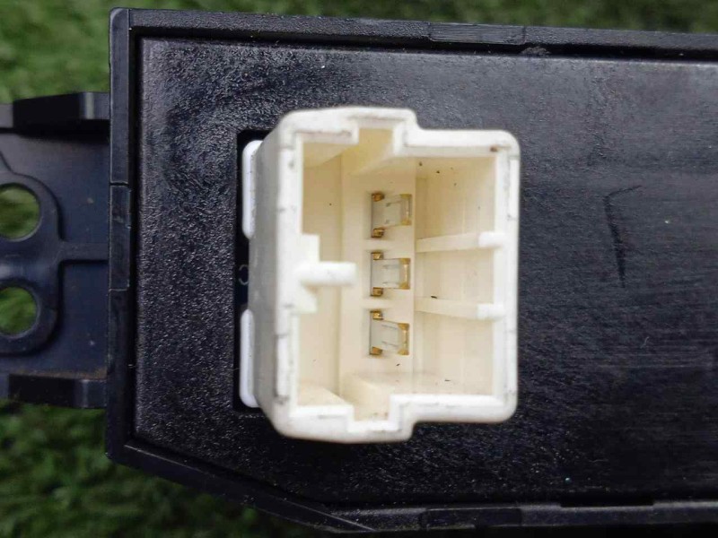 Recambio de warning para kia cee´d 1.6 crdi cat referencia OEM IAM 937001H000 - 2020063021 - 937001H010  