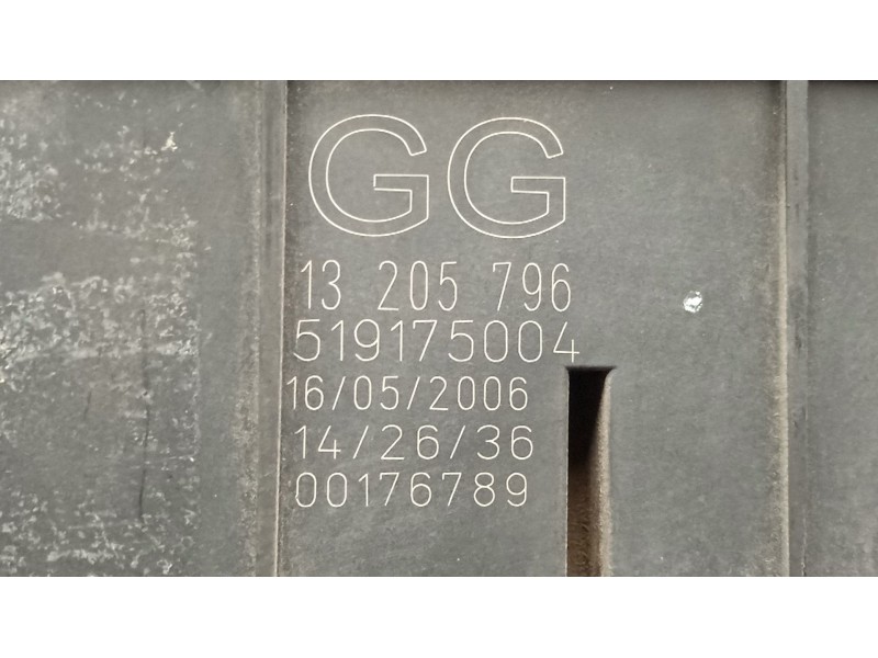 Recambio de caja reles / fusibles para opel vectra c (z02) 1.8 (f69) referencia OEM IAM 13205796 - 519175004  