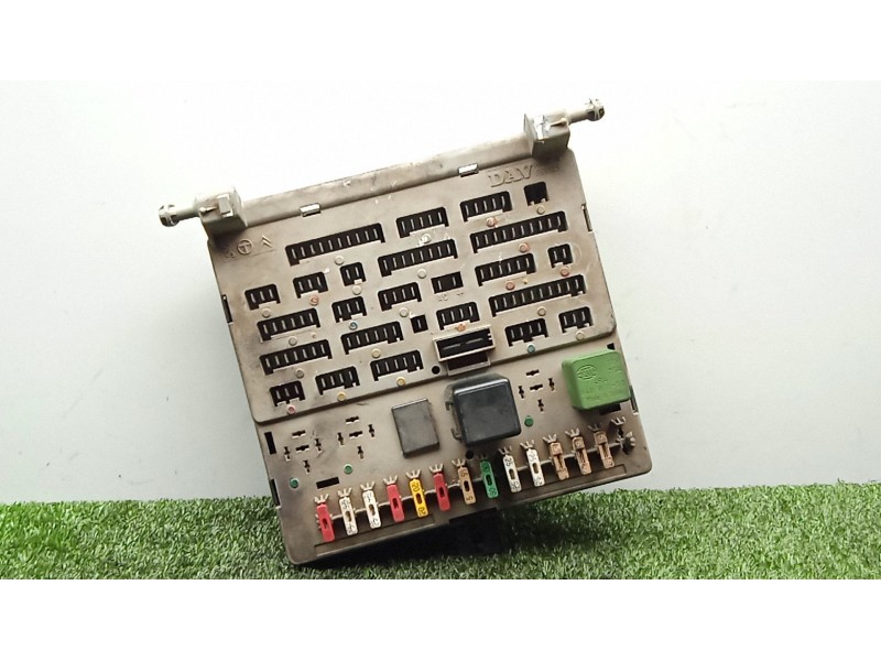 Recambio de caja reles / fusibles para peugeot 205 ii (20a/c) 1.2 referencia OEM IAM SIN REFERENCIA  