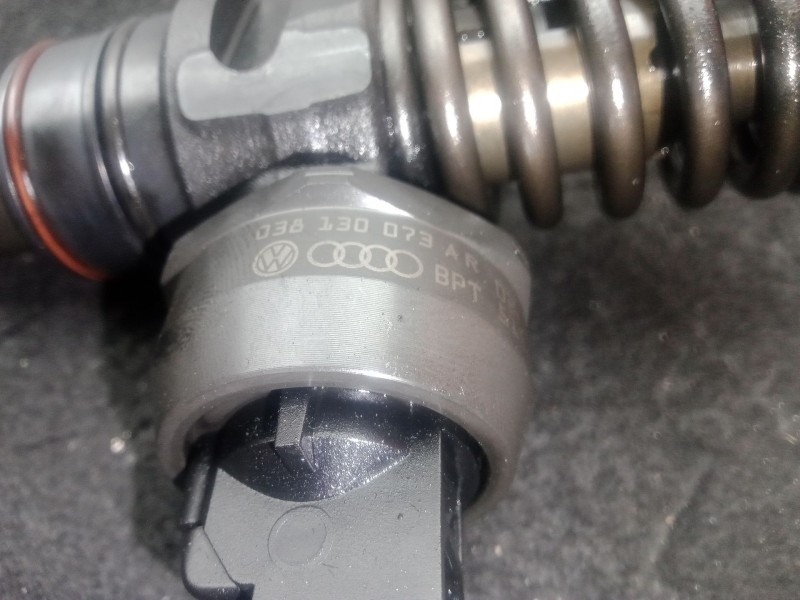 Recambio de inyector para audi a4 b6 (8e2) 1.9 tdi referencia OEM IAM 038130073AR - 0414720214  BOSCH