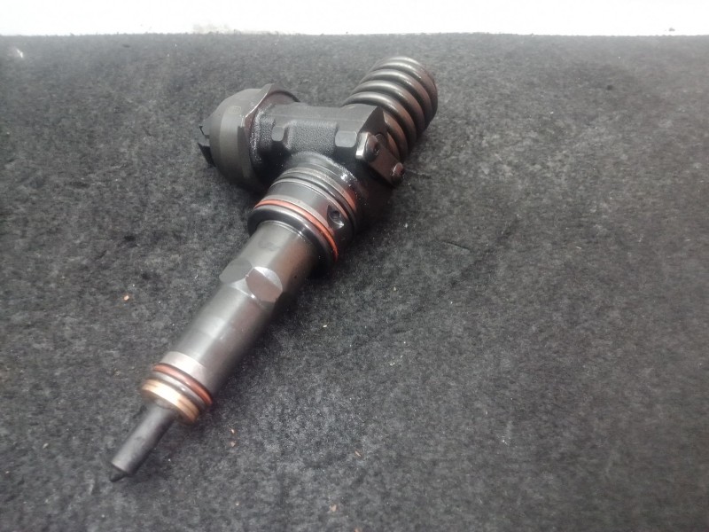 Recambio de inyector para audi a4 b6 (8e2) 1.9 tdi referencia OEM IAM 038130073AR - 0414720214  BOSCH