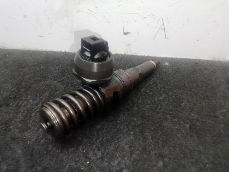 Recambio de inyector para audi a4 b6 (8e2) 1.9 tdi referencia OEM IAM 038130073AR - 0414720214  BOSCH