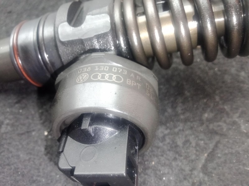 Recambio de inyector para audi a4 b6 (8e2) 1.9 tdi referencia OEM IAM 038130073AR - 0414720214  BOSCH