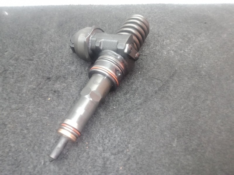 Recambio de inyector para audi a4 b6 (8e2) 1.9 tdi referencia OEM IAM 038130073AR - 0414720214  BOSCH
