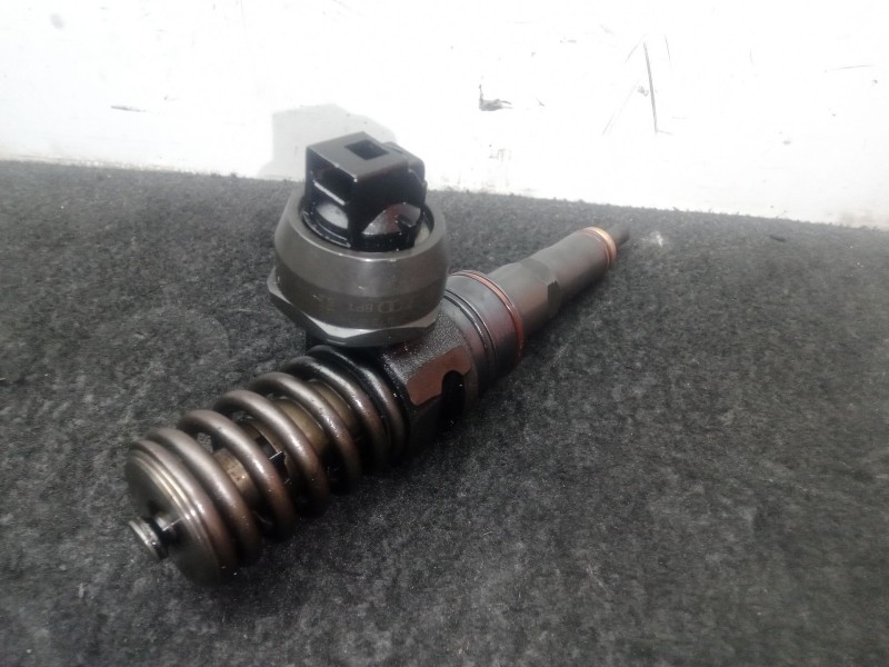 Recambio de inyector para audi a4 b6 (8e2) 1.9 tdi referencia OEM IAM 038130073AR - 0414720214  BOSCH