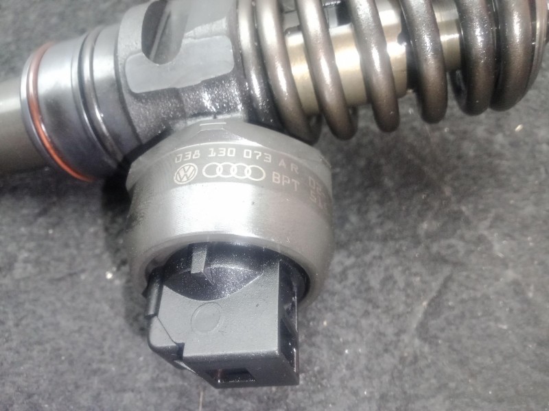 Recambio de inyector para audi a4 b6 (8e2) 1.9 tdi referencia OEM IAM 038130073AR - 0414720214  BOSCH