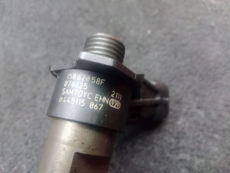 Recambio de inyector para jeep cherokee (kk) 2.8 crd 4x4 referencia OEM IAM 15062058F - 0445115067  BOSCH