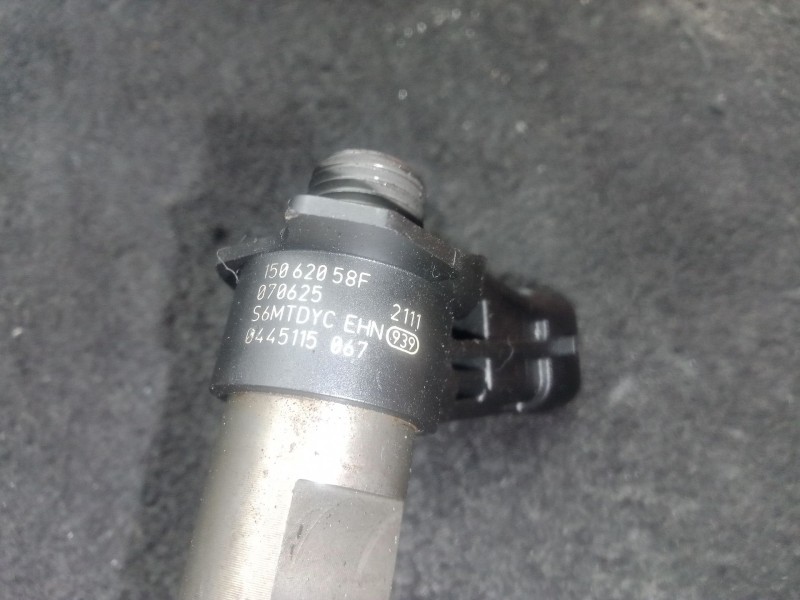 Recambio de inyector para jeep cherokee (kk) 2.8 crd 4x4 referencia OEM IAM 15062058F - 0445115067  BOSCH