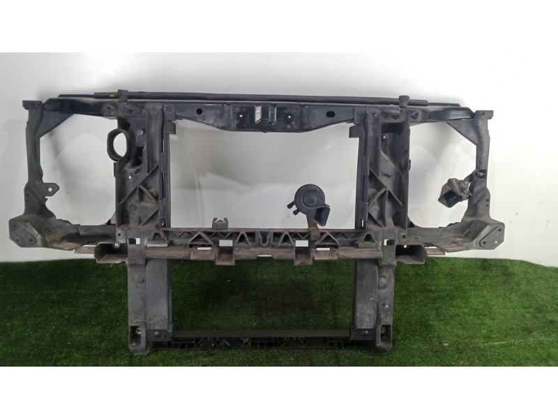 Recambio de panel frontal para jeep cherokee (kk) 2.8 crd 4x4 referencia OEM IAM   REFUERZO OJAL FAROS