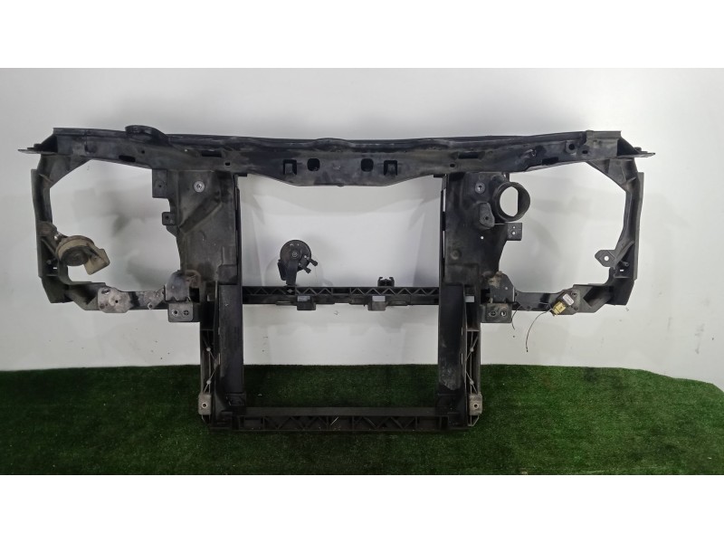 Recambio de panel frontal para jeep cherokee (kk) 2.8 crd 4x4 referencia OEM IAM   REFUERZO OJAL FAROS