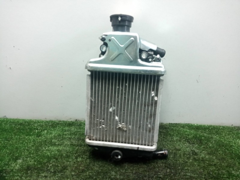Recambio de radiador agua para honda pcx 125 referencia OEM IAM 19100K96T00 128X135X24 ALUMINIO