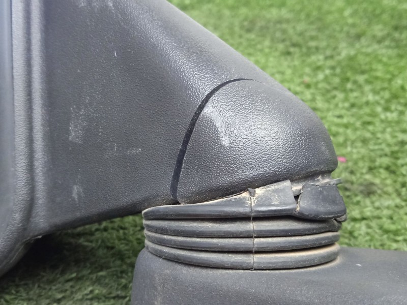 Recambio de retrovisor izquierdo para nissan trade caja/chasis 2.8 d referencia OEM IAM 0140050  MANUAL