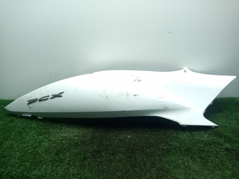 Recambio de carenado derecho para honda pcx 125 referencia OEM IAM 83610K97T001  