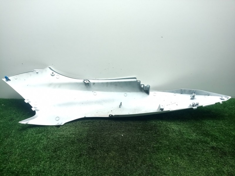 Recambio de carenado derecho para honda pcx 125 referencia OEM IAM 83610K97T001  