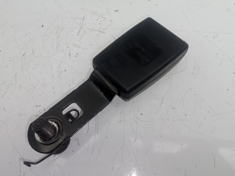 Recambio de enganche cinturon trasero derecho para volkswagen touran (1t2) 2.0 tdi referencia OEM IAM 1T0858492E  