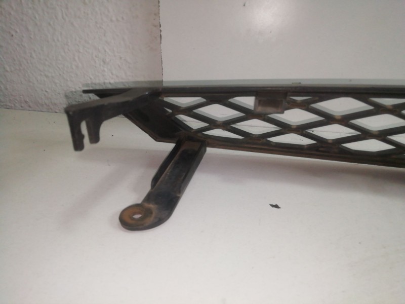 Recambio de rejilla delantera para ford focus berlina (cak) 1.8 tdci referencia OEM IAM 2M518200AGW  