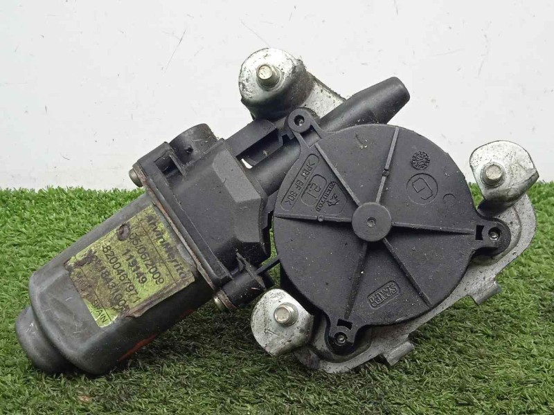 Recambio de motor elevalunas delantero izquierdo para nissan interstar mod. 04 (x70) 2.5 dci diesel cat referencia OEM IAM 82004