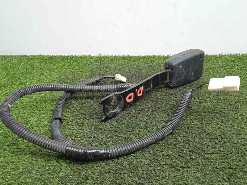 Recambio de enganche cinturon delantero derecho para toyota rav 4 2.2 d-4d cat referencia OEM IAM 7323042220C0  