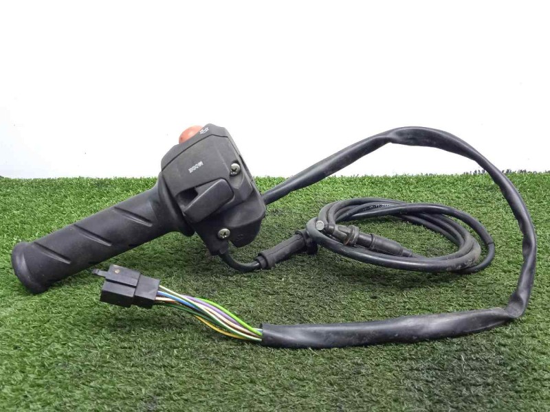 Recambio de piña derecha para peugeot satelis ii 125 referencia OEM IAM SIN REFERENCIA PUÑO.GAS 