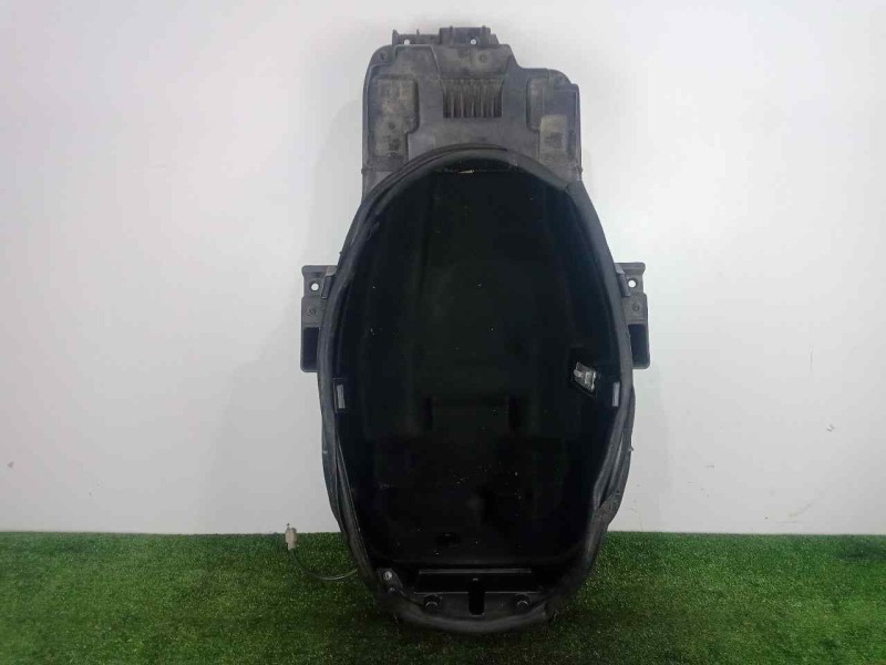 Recambio de portaequipajes para peugeot satelis ii 125 referencia OEM IAM 1178083500 COFANO 