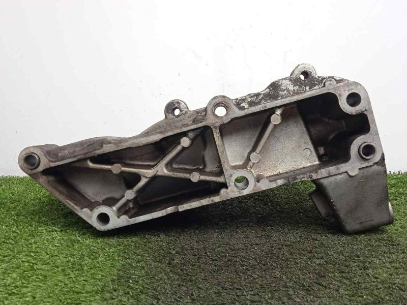 Recambio de soporte motor para iveco daily furgón 2.3 diesel cat referencia OEM IAM 504386159  