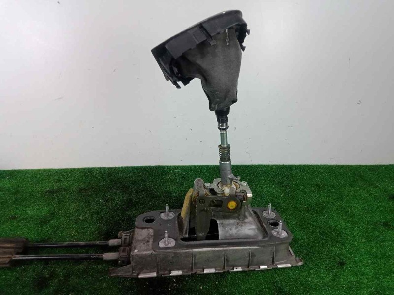 Recambio de palanca cambio para volkswagen jetta (1k2) 2.0 tdi referencia OEM IAM 1K0711061A 6.VELOCIDADES 