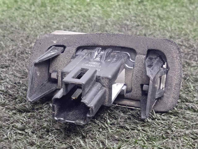 Recambio de piloto matricula para toyota avensis (t27) 2.2 d-4d cat referencia OEM IAM 812700D120  