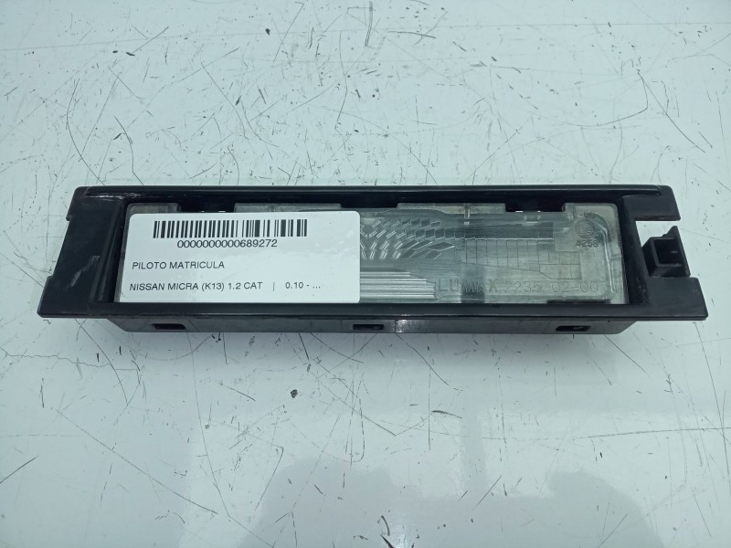 Recambio de piloto matricula para nissan micra (k13) 1.2 cat referencia OEM IAM 22350100 - 22350200  