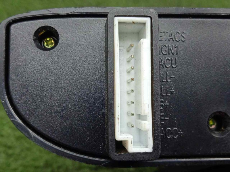 Recambio de pantalla multifuncion para kia carens (un) 2.0 crdi referencia OEM IAM 945101D100  