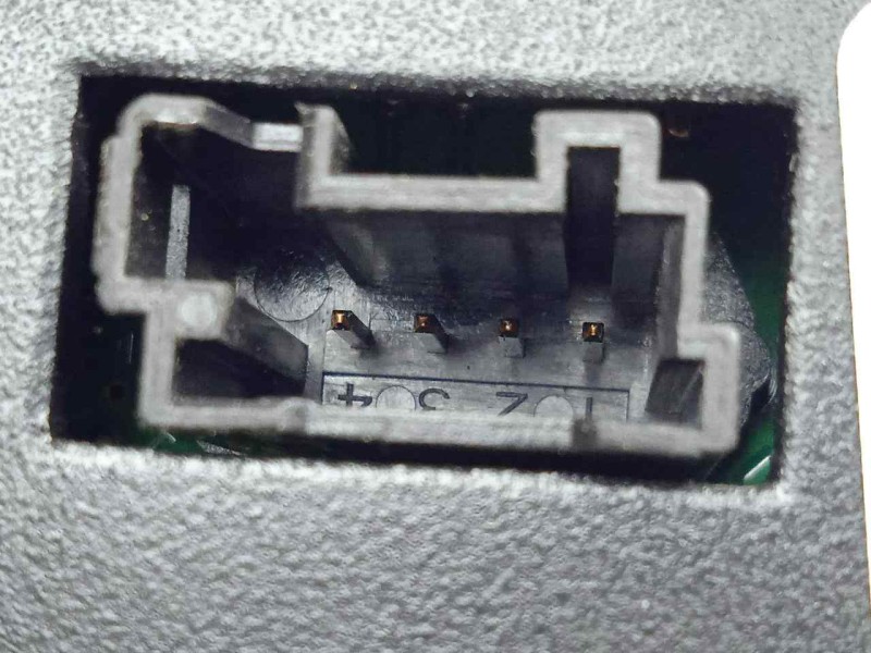 Recambio de pantalla multifuncion para iveco daily furgón 2.3 diesel cat referencia OEM IAM 5801727206  