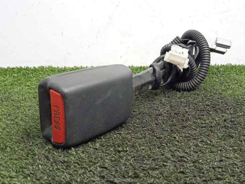 Recambio de enganche cinturon delantero izquierdo para toyota auris 1.4 turbodiesel cat referencia OEM IAM SIN REFERENCIA  