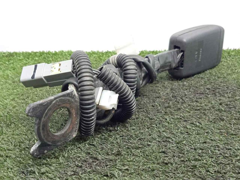 Recambio de enganche cinturon delantero izquierdo para toyota auris 1.4 turbodiesel cat referencia OEM IAM SIN REFERENCIA  