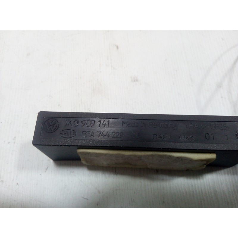 Recambio de antena para volkswagen passat cc (357) 2.0 tdi referencia OEM IAM 1K0909141-5FA74422900  