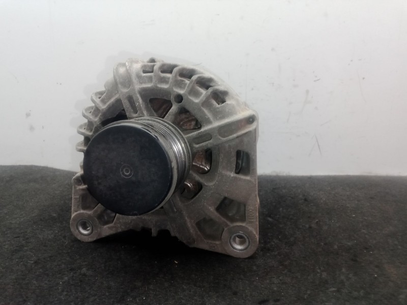 Recambio de alternador para dacia duster (hs_) 1.5 dci (hsaj) referencia OEM IAM 231003831RB - TG12C094 - 211113922  VALEO
