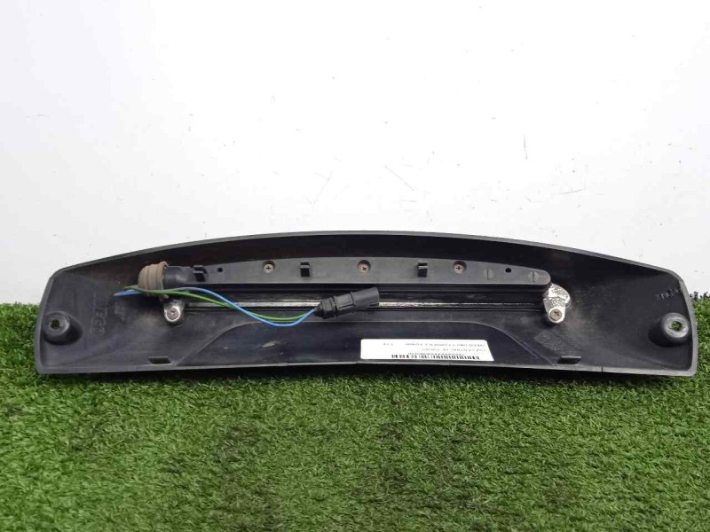 Recambio de luz central de freno para iveco daily furgón 2.3 diesel referencia OEM IAM 69500805  