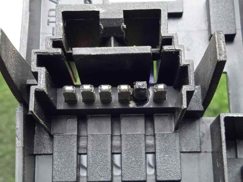 Recambio de portalamparas para dacia logan 1.4 cat referencia OEM IAM SIN REFERENCIA IZQUIERDO 