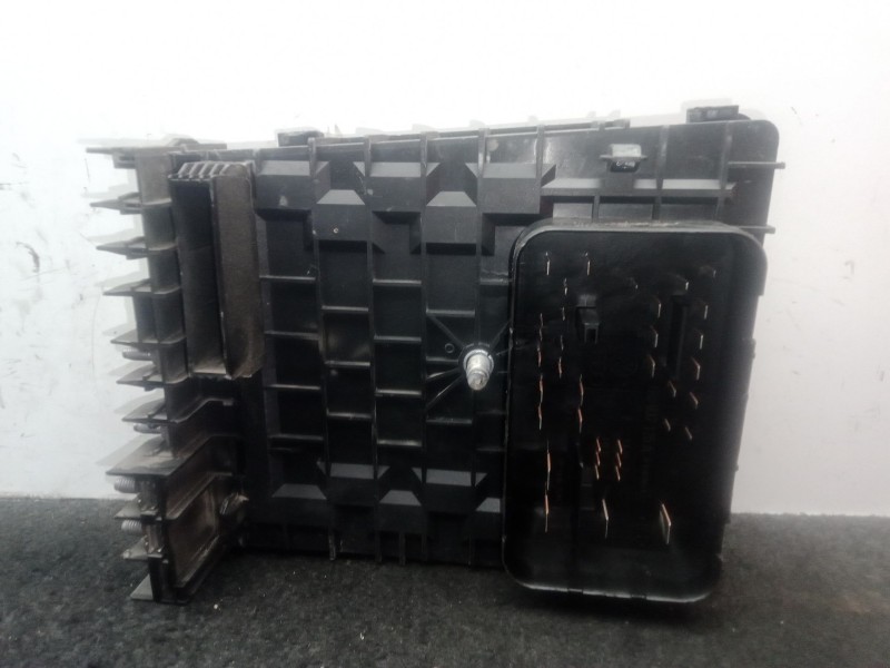 Recambio de caja reles / fusibles para seat leon (1p1) 1.9 tdi referencia OEM IAM 1K0937125A - 017181301 TYCO 