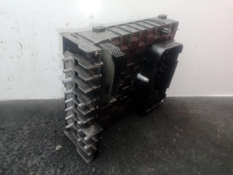 Recambio de caja reles / fusibles para seat leon (1p1) 1.9 tdi referencia OEM IAM 1K0937125A - 017181301 TYCO 