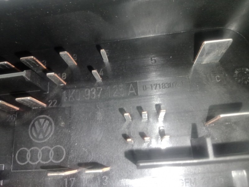 Recambio de caja reles / fusibles para seat leon (1p1) 1.9 tdi referencia OEM IAM 1K0937125A - 017181301 TYCO 