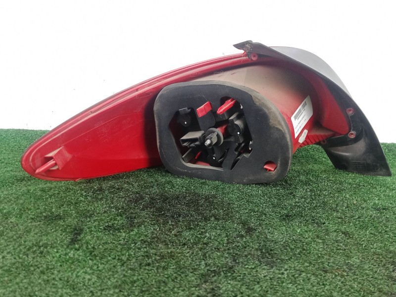 Recambio de piloto trasero derecho para peugeot 206+ 1.1 referencia OEM IAM 9685618180 BLANCO 