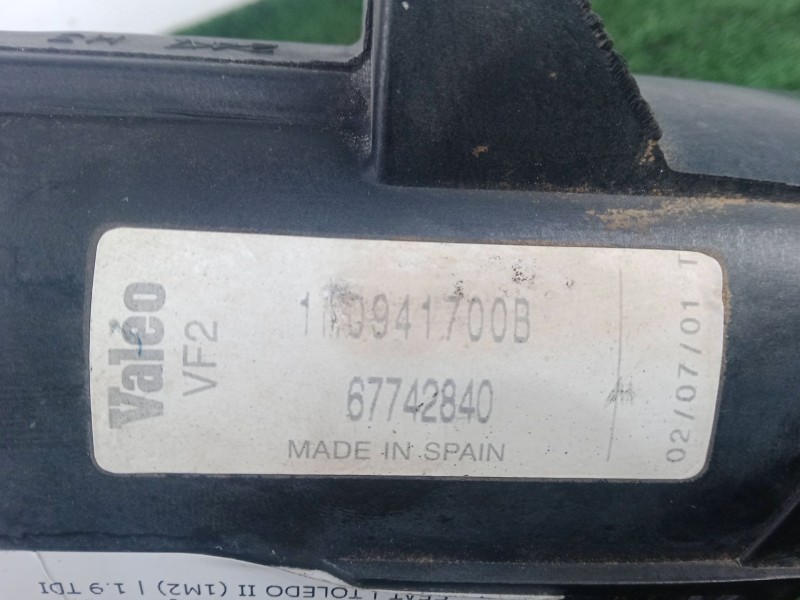Recambio de faro antiniebla izquierdo para seat toledo ii (1m2) 1.9 tdi referencia OEM IAM 67742840 VALEO 