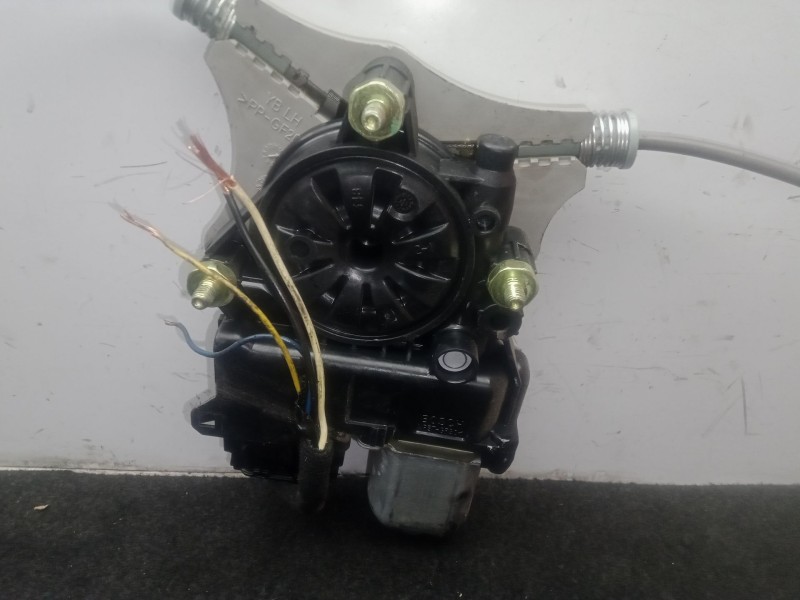 Recambio de elevalunas delantero izquierdo para kia rio iv (yb, sc, fb) 1.4 crdi 77 referencia OEM IAM .  