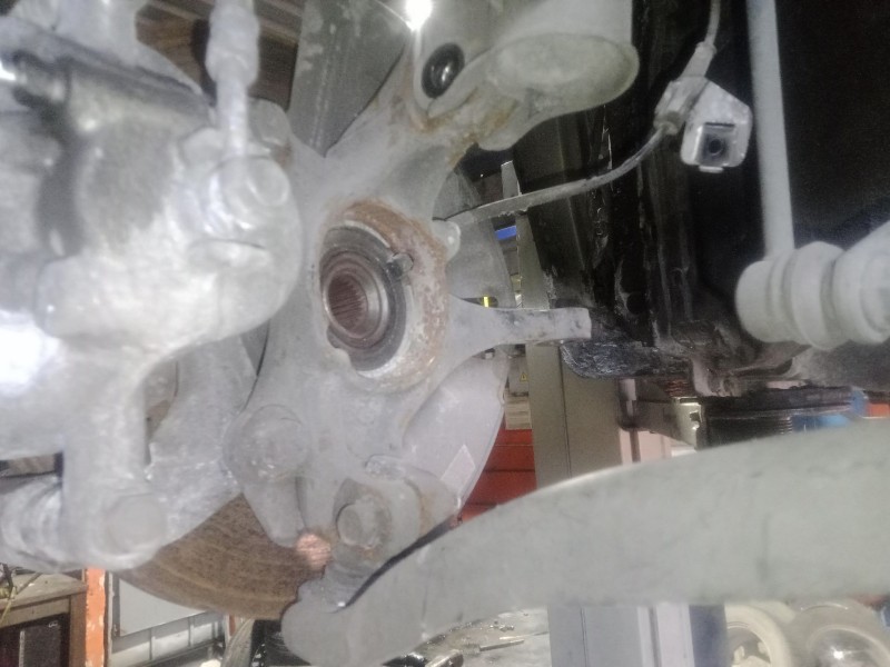 Recambio de mangueta delantera derecha para kia rio iv (yb, sc, fb) 1.4 crdi 77 referencia OEM IAM   