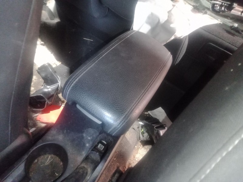 Recambio de apoyabrazos central para kia rio iv (yb, sc, fb) 1.4 crdi 77 referencia OEM IAM   