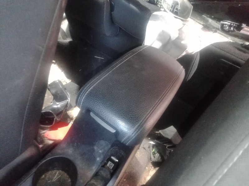 Recambio de apoyabrazos central para kia rio iv (yb, sc, fb) 1.4 crdi 77 referencia OEM IAM   