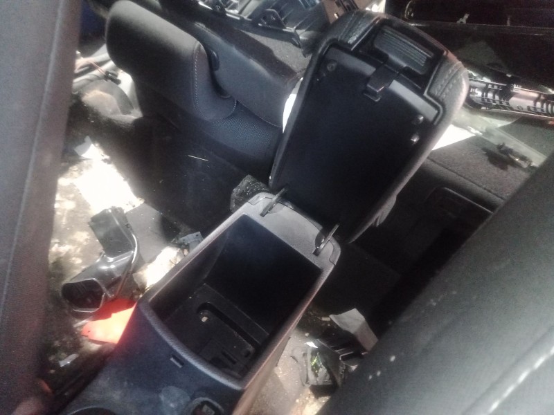 Recambio de apoyabrazos central para kia rio iv (yb, sc, fb) 1.4 crdi 77 referencia OEM IAM   
